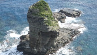 与那国島のシンボル「立神岩（トゥンガン）