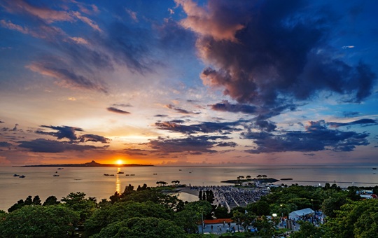 イメージ　海洋博　美ら海 花火大会　日帰りバスツアー【遊タイムツアー】海洋博公園サマーフェスティバル２０２６