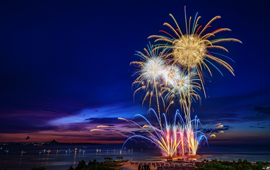 イメージ　海洋博　美ら海 花火大会　日帰りバスツアー【遊タイムツアー】海洋博公園サマーフェスティバル２０２６