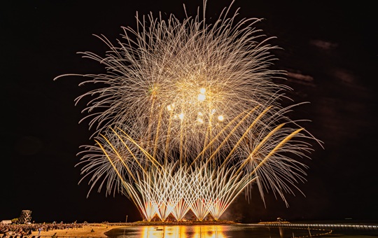 イメージ　海洋博　美ら海 花火大会　日帰りバスツアー【遊タイムツアー】海洋博公園サマーフェスティバル２０２６